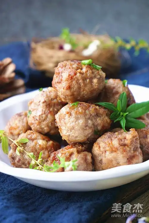 油煎肉丸的做法