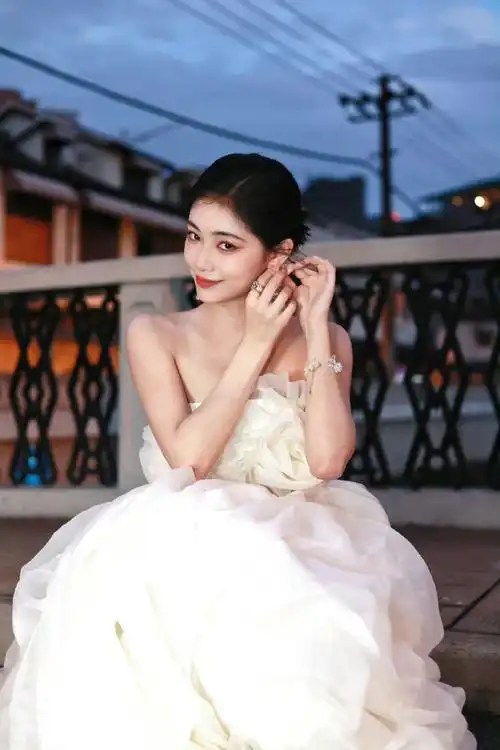 许佳琪白玫瑰婚纱大片