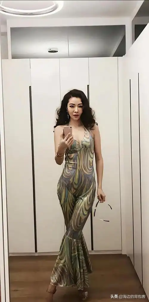 内地美女演员模特熊黛林身材火辣美艳动人