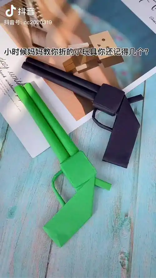 给孩子做两把折纸小手枪小朋友可喜欢了快给你家宝宝也安排上吧萌知