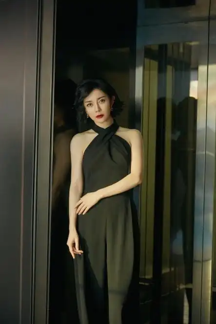 刘敏,出生于湖北武汉,影视女演员,主持人,毕业于解放军艺术学院戏剧系