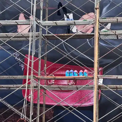 肖战gucci品牌代言人#xz#肖战#  画师技术太好了……缓缓跪下…