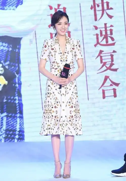 王晓晨真是喜欢画蛇添足,西装上系根绳子,帅气的造型都给毁了!