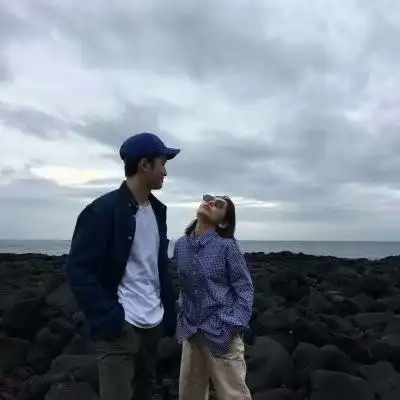 超火全身照幸福一对情侣头像