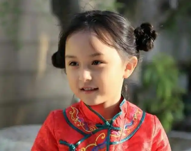 刘楚恬,从2岁出道开始就展现了出色的演技,凭借在古装剧《芈月传》中