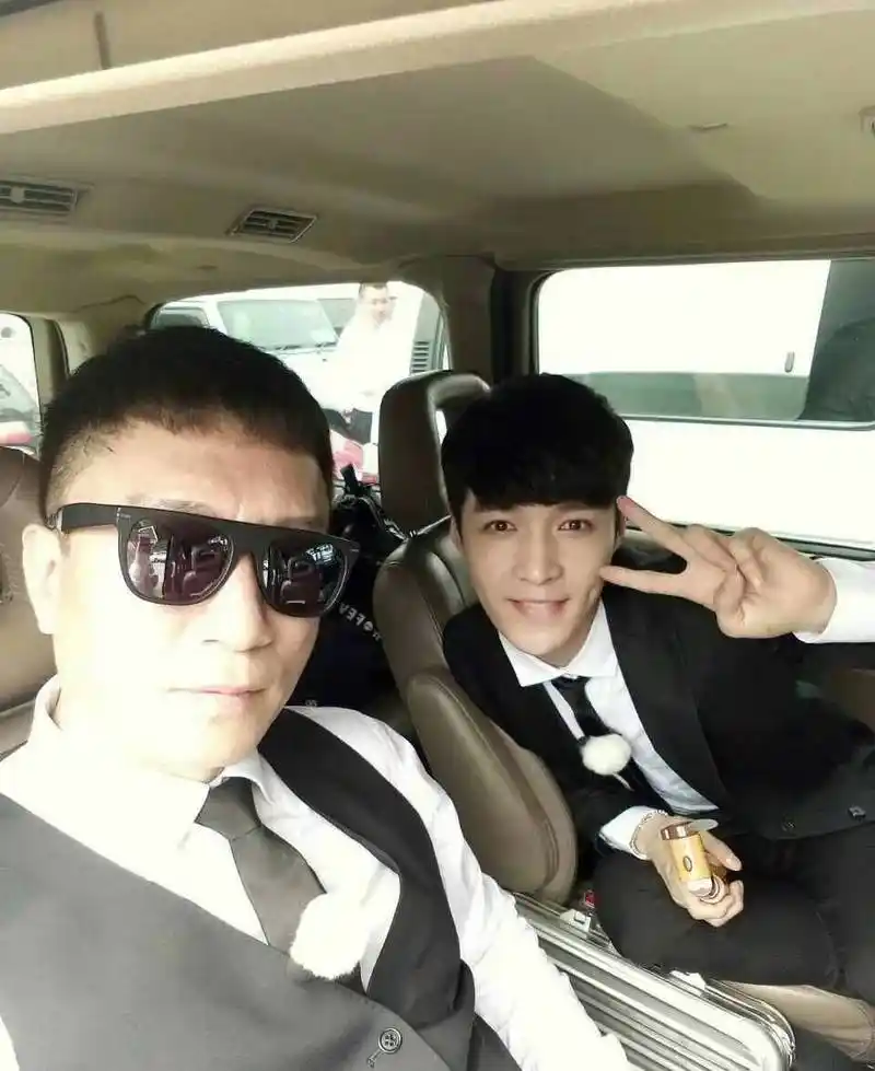 张艺兴连续十年为孙红雷庆生:说好一辈子的兄弟!