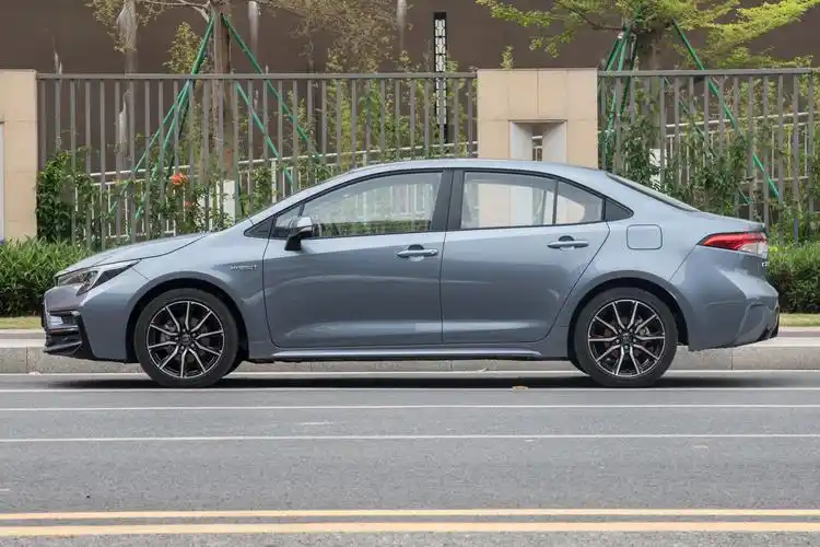 首推双擎豪华版 新款丰田雷凌购车手册