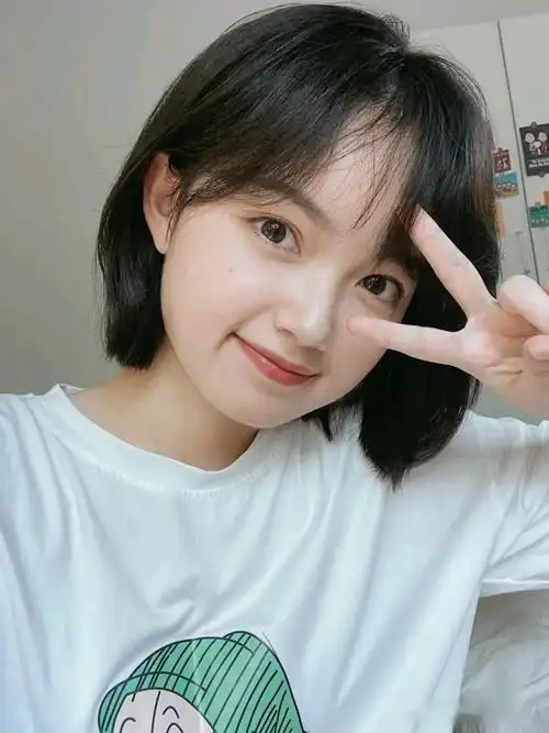 方形脸适合的发型(适合大方脸的发型图片女)