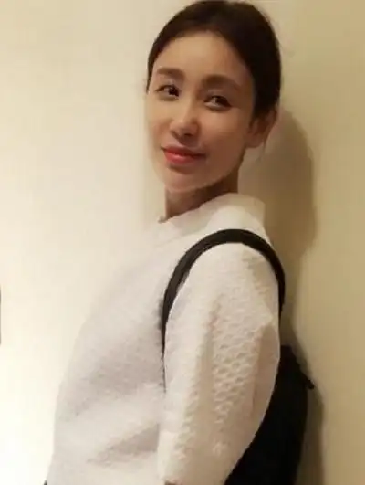 吴启华前妻石洋子,22岁出嫁7年离婚,如今网红脸