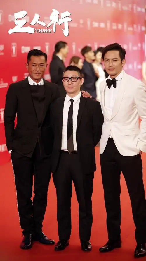 《三人行》上影节亮相 赵薇古天乐钟汉良黑白配