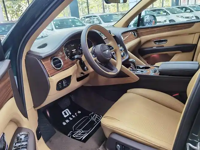 2020款宾利添越 全能高端越野车引擎强动力