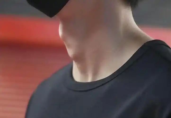 为什么男生的喉结不能摸(摸男生喉结意味着什么意思) - 金马资讯网