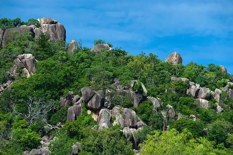 山丘以花岗岩为主,岩石,石材,花岗岩,自然,景观,地理,旅游,度假,磁岛