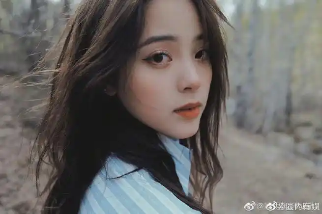 欧阳娜娜侧颜照