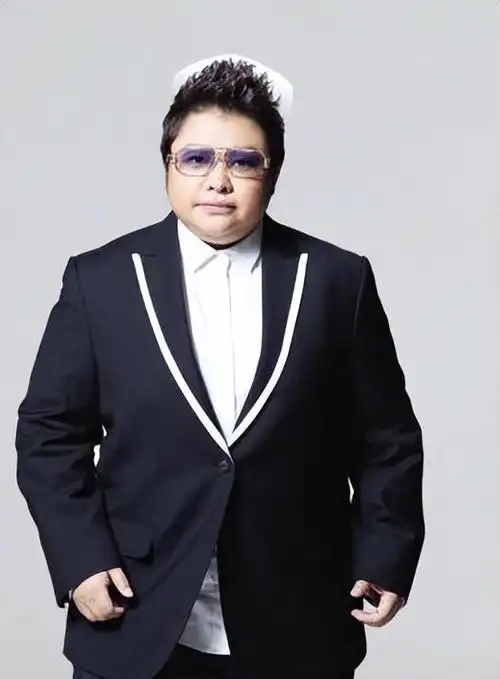 韩红是一位著名的歌手,也是一位热心的慈善家.