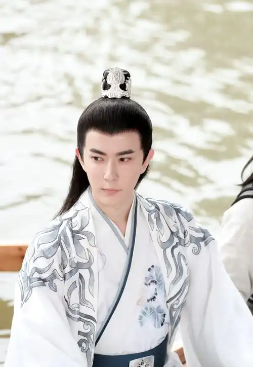 明月曾照江东寒