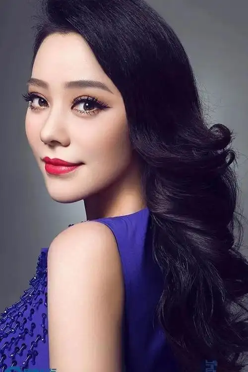 钟丽燕是中国著名的女高音歌唱家,优美的音色和精湛的技艺备受赞誉.