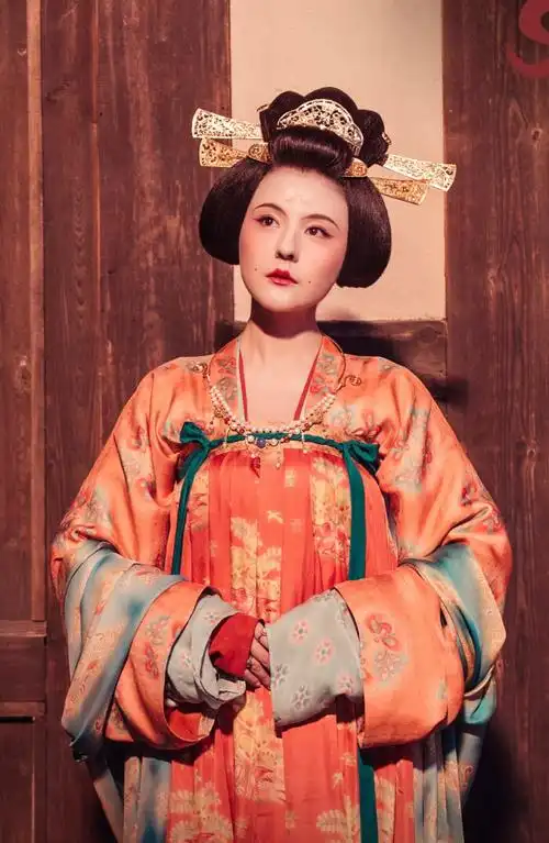 热依扎饰《长安十二时辰》檀棋,唐妆