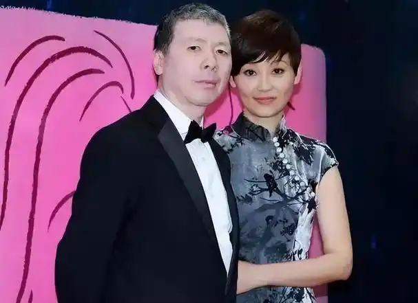 这几位男星一个比一个"丑",老婆却都是美女,他们凭什么?