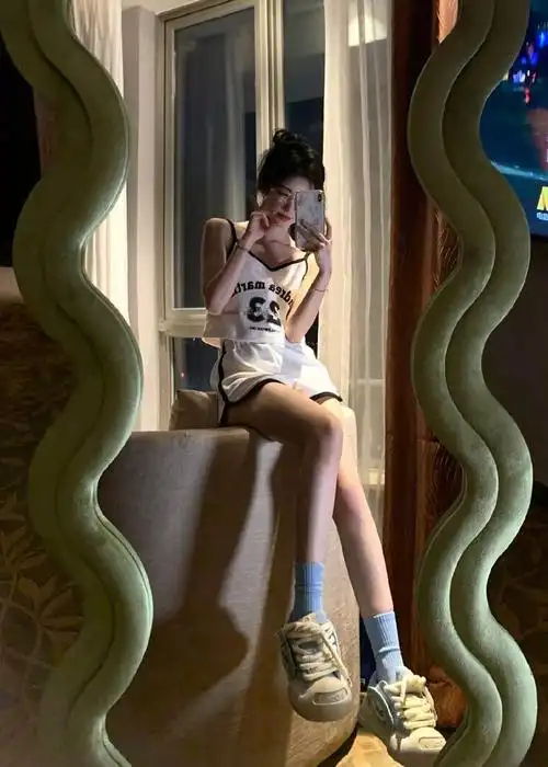 鞠婧祎的随机掉落日常随拍来咯