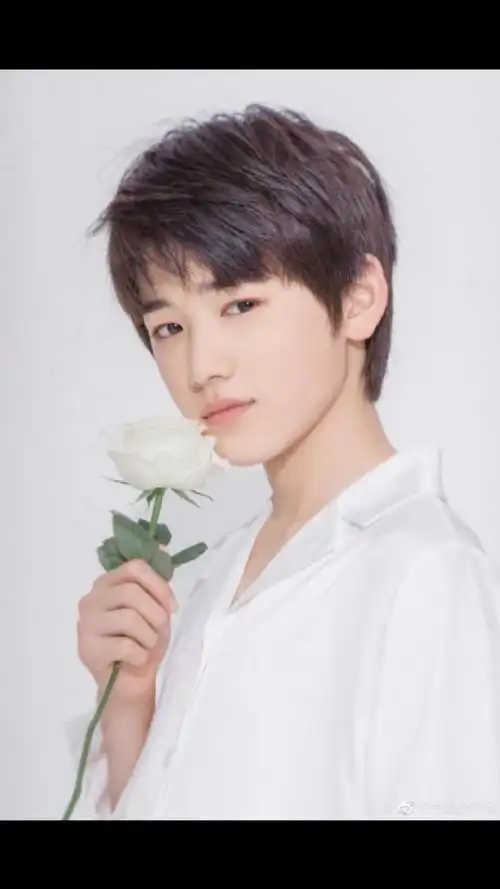 台风少年团_宋亚轩 在微视发布了一个超有趣的视频,速来前排围观!