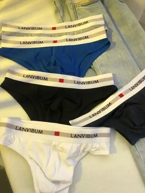 眼神刁钻这种男生三角裤必选