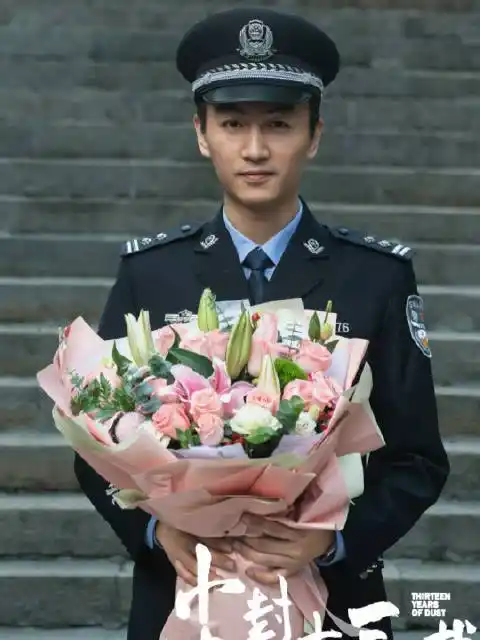 陈晓尘封十三载饰演陆警官,一身制服的陈晓气质就像警官