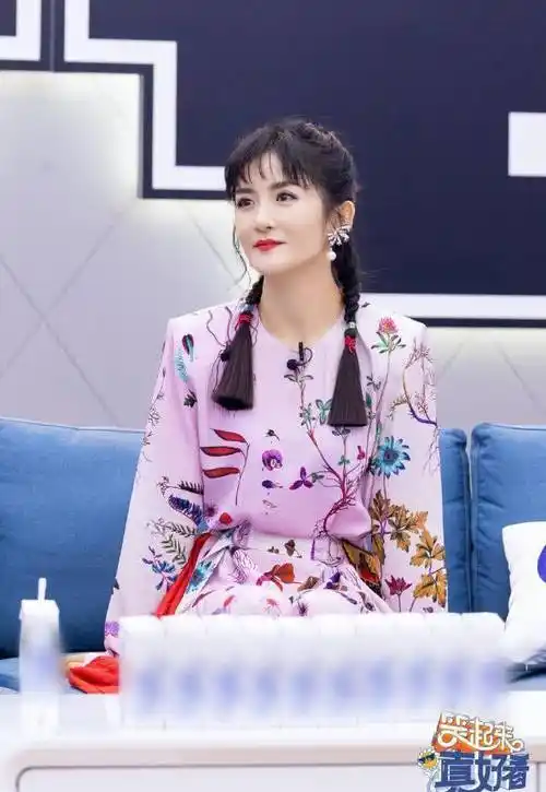 谢娜11月行程中,出现新综艺录制,看清搭档是谁,搞笑脱口秀?