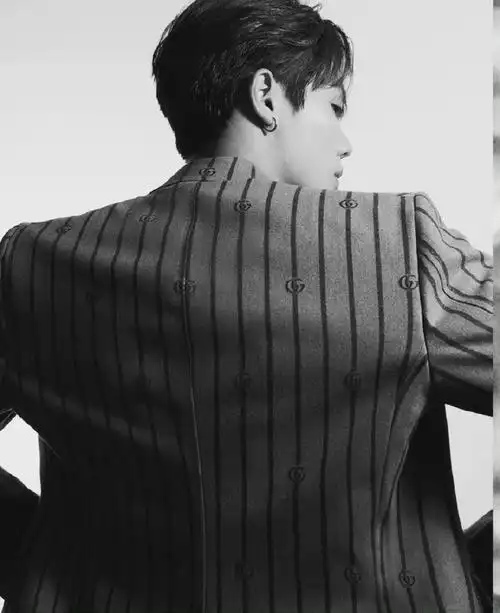 林彦俊录音室背影照