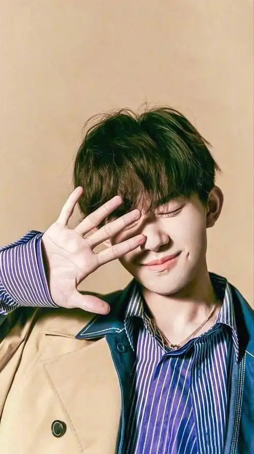 易烊千玺帅照走一波,又酷又帅气的四字弟弟你喜欢吗 比心