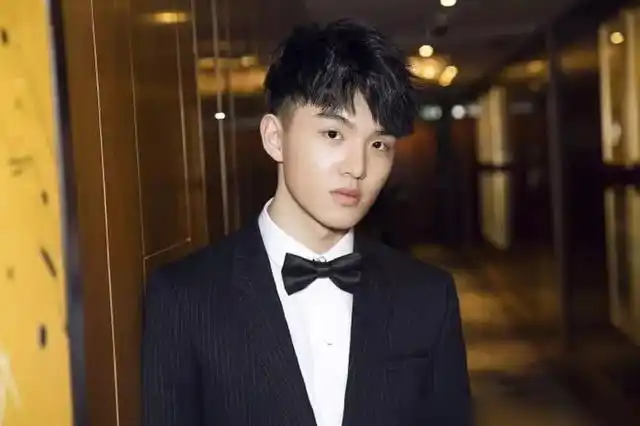 郑伟:7岁入行,曾搭档过易烊千玺,出道多年却一直不温不火|童星|娱乐圈