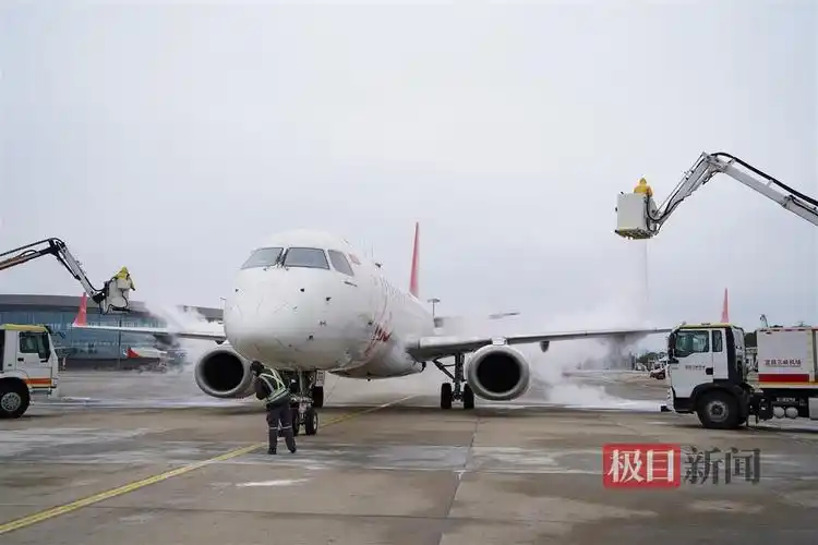 三峡机场积极应对雨雪冰冻天气,飞行区适航航班保障顺畅-荆楚网-湖北