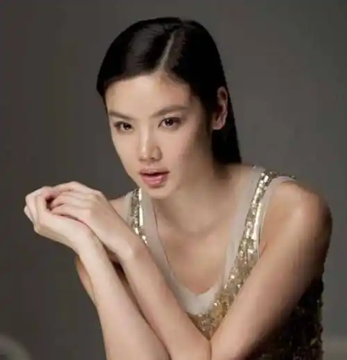 4年榨干丈夫7亿家产,现如今却胖成球_婚姻_乐基儿_黎明