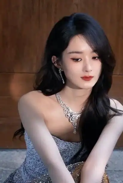 事实证明!不走戛纳红毯的赵丽颖,把她的不随波逐流展现得淋漓尽