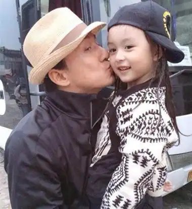 图刘楚恬爸爸妈妈照片曝光刘楚恬剧照萌翻观众