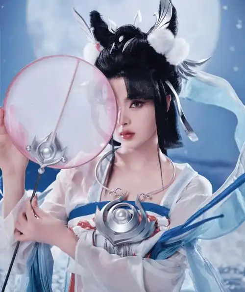 同样是cos露娜,杨超越早期造型就超越于文文,古装造型仙气十足