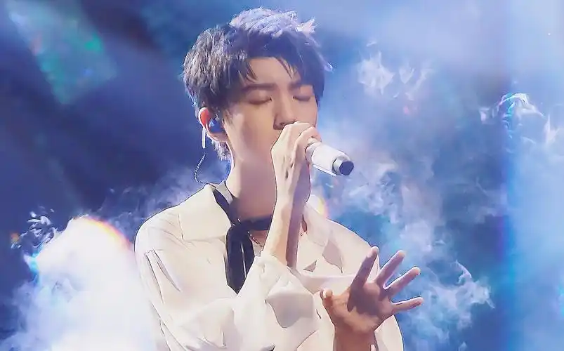 20170811王俊凯四周年演唱会个人solo《水星记》看台视角