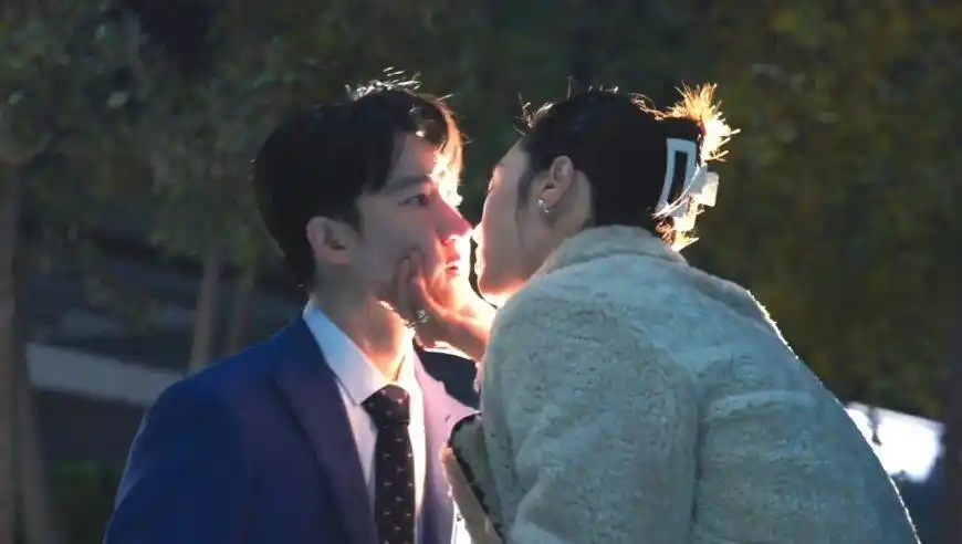 欢迎光临:白百何车头强吻黄轩这幕,简直太霸气,连看20遍不过瘾