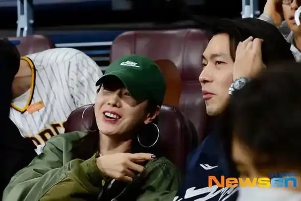 迫降实锤玄彬孙艺珍球场秀恩爱网友我也想打卡这浪漫场景