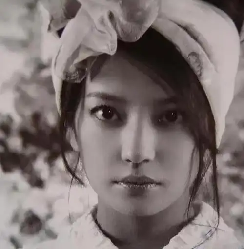 出道即巅峰,从全民讨伐到人生赢家,赵薇的人生得有多动荡?