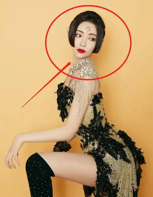 许佳琪蝎子腿上热搜截图放大看清她的鞋子舞蹈功底如何很显然