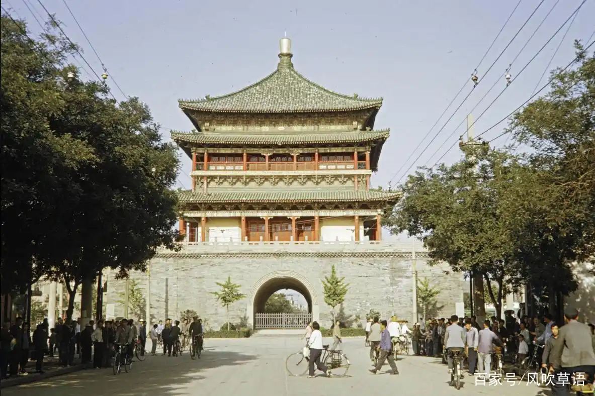 老照片:1973年的西安,没有高楼大厦,镜头里的景物熟悉又陌生