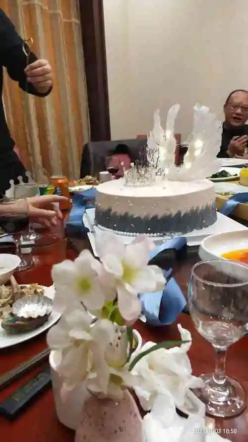 今天家里亲戚过生日来吃生日酒