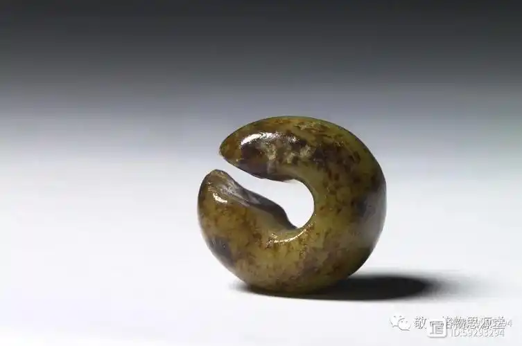 台北故宫博物院--兴隆洼文化晚期至红山文化早期玉器