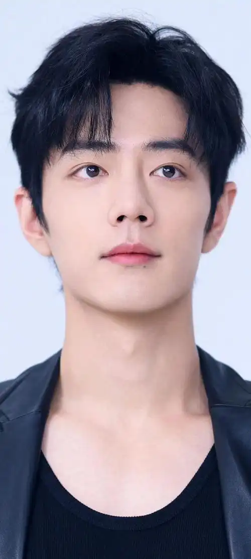 肖战工作室发了肖战最新照片,放大看太迷人了