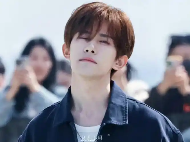 易烊千玺还有库存#易烊千玺超话最大的库存是易烊千玺粉丝的相册几万