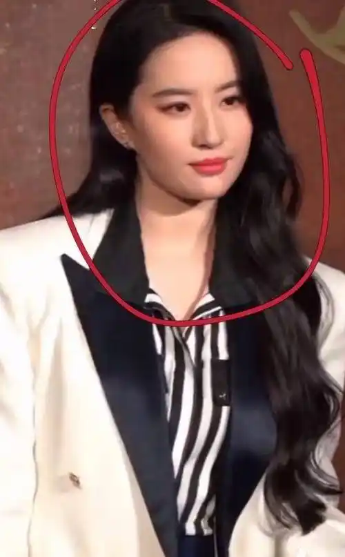 刘亦菲近照胖出"双下巴"!