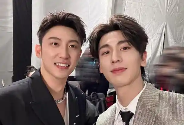 张凌赫身高超过于适邓和刘耀文几乎和雷佳音一样高