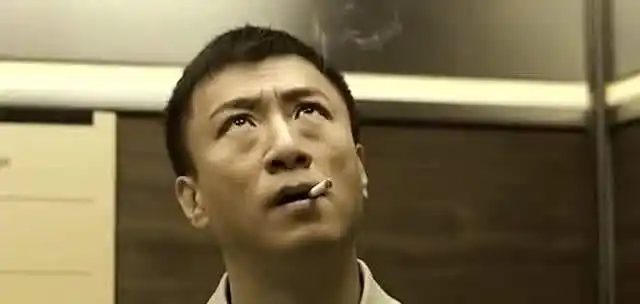 孙红雷在北京餐厅内抽的烟七十年前就流传到我国这种烟危害大