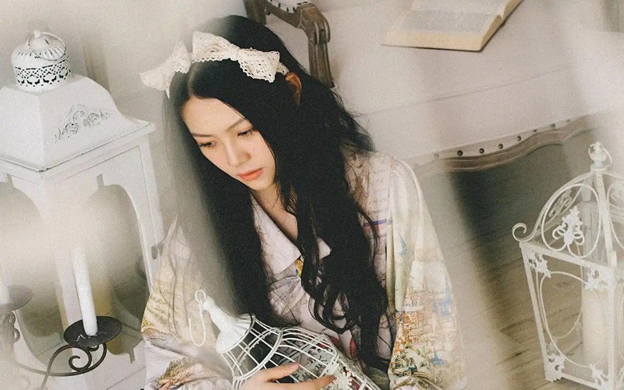 日系美女清新复古风居家写真图片电脑壁纸